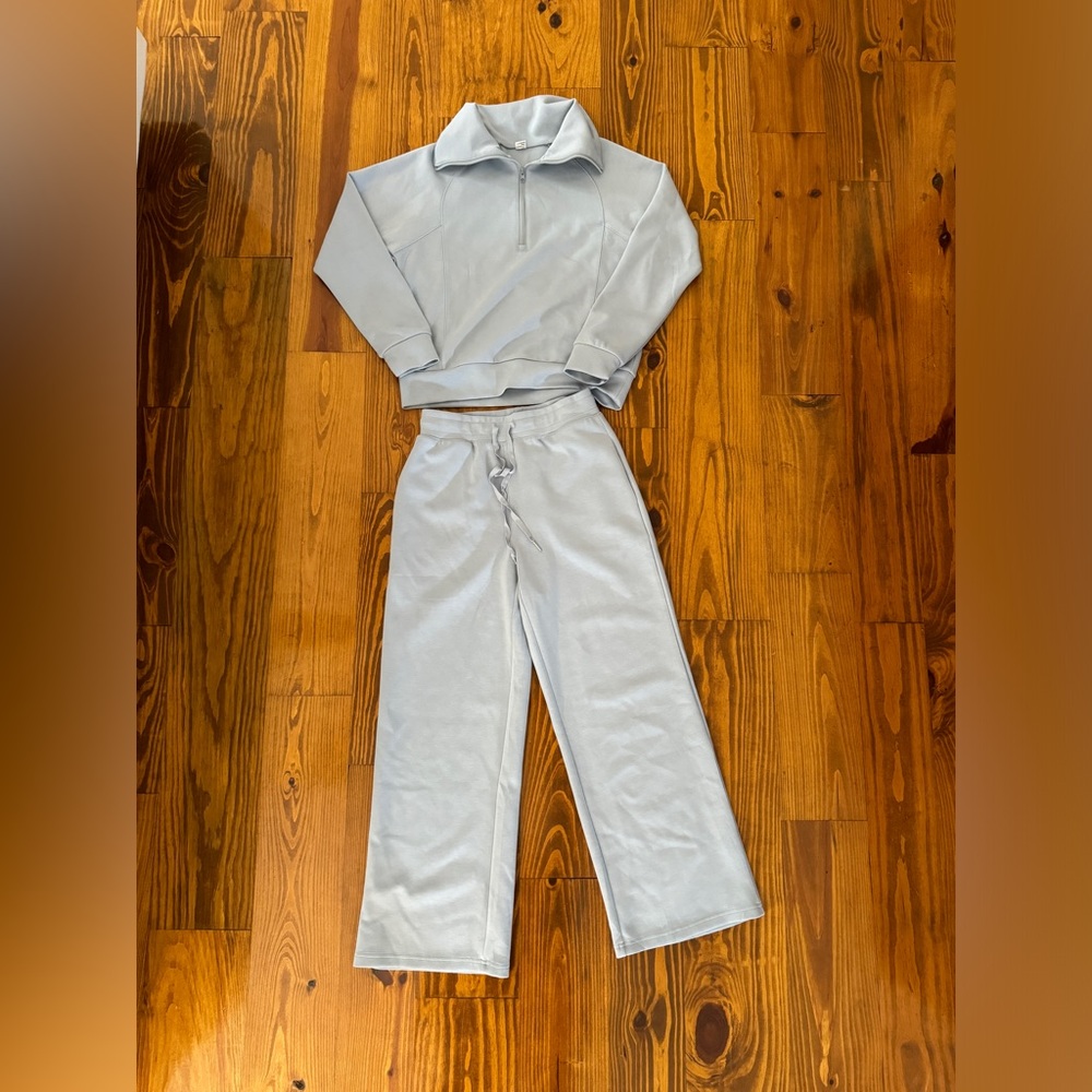 Women’s 2 piece loungewear set! Wide leg pants with pullover!
